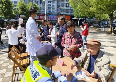 公益服務巡游便民又暖心 理發、政策宣傳與健康咨詢溫暖人心